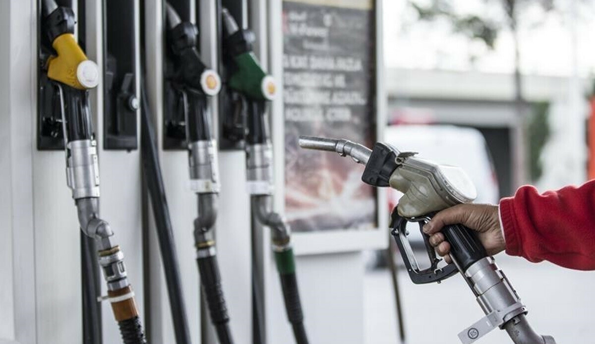 Akaryakıtta tabela yeniden değişiyor: Benzine büyük zam kapıda Akaryakıtta tabela yeniden değişiyor: Benzine büyük zam kapıda