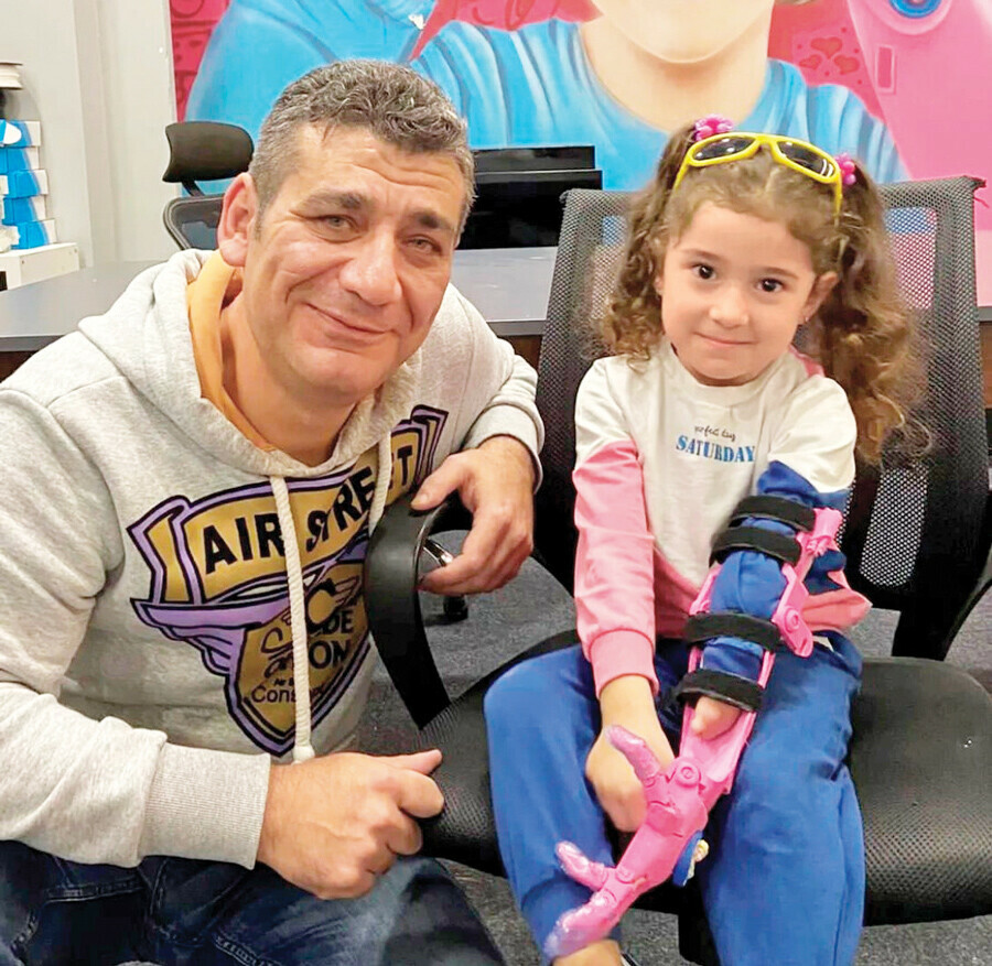 Robot eller çocukları hayata bağlıyor: Umuda ‘el veriyorlar’ Robot eller çocukları hayata bağlıyor: Umuda ‘el veriyorlar’