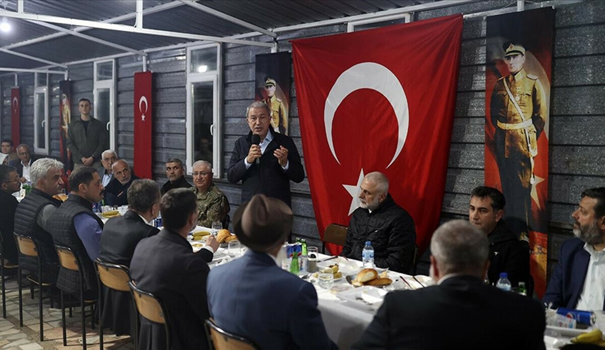 Bakan Akar eleştirilere ateş püskürdü: Fitne fesat yuvaları! Bakan Akar eleştirilere ateş püskürdü: Fitne fesat yuvaları!