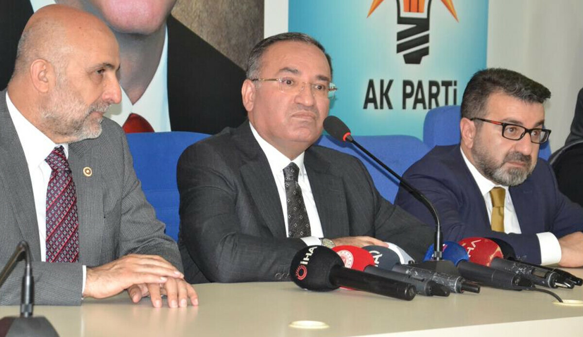 Adalet Bakanı Bozdağ muhalefeti eleştirdi: Milletin aklıyla alay ediyorlar Adalet Bakanı Bozdağ muhalefeti eleştirdi: Milletin aklıyla alay ediyorlar