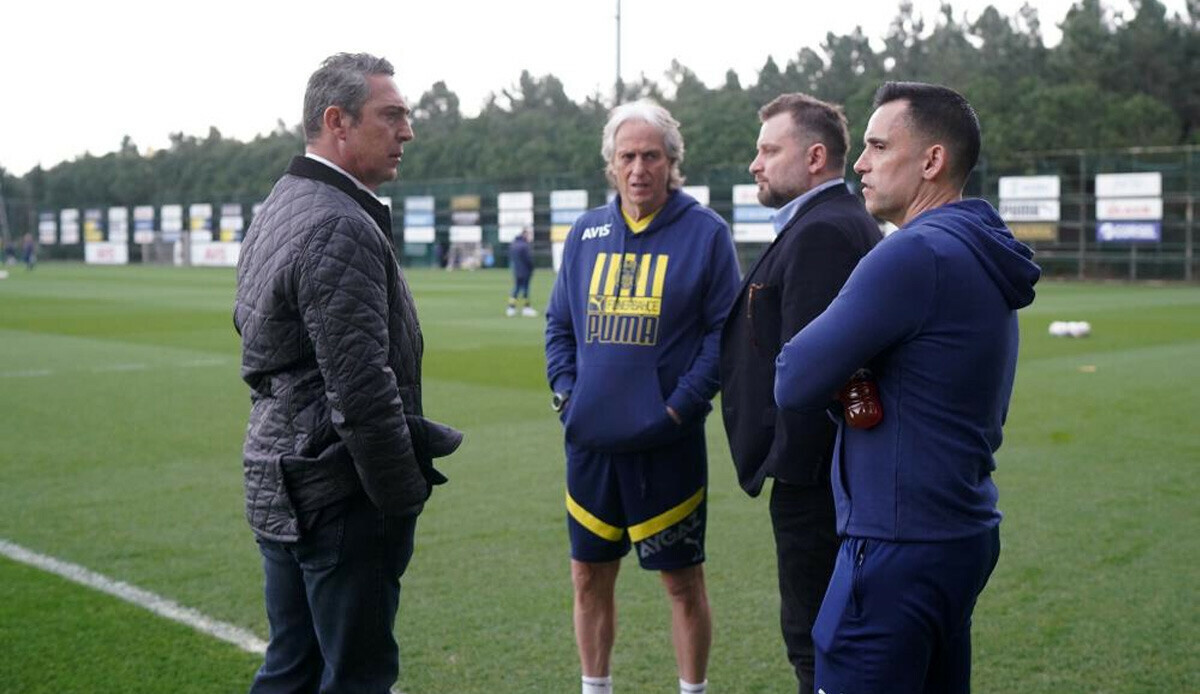 Jorge Jesus'la yola devam! Fenerbahçe antrenmanında Ali Koç'la birlik beraberlik fotoğrafı Jorge Jesus'la yola devam! Fenerbahçe antrenmanında Ali Koç'la birlik beraberlik fotoğrafı