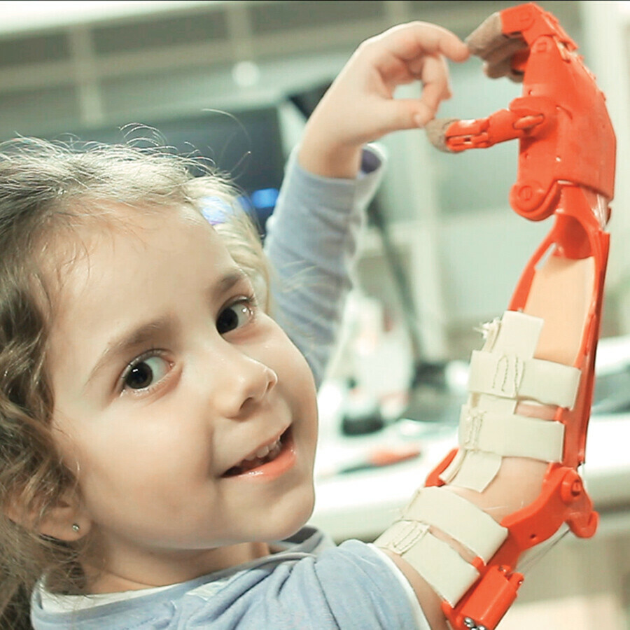 Robot eller çocukları hayata bağlıyor: Umuda ‘el veriyorlar’ Robot eller çocukları hayata bağlıyor: Umuda ‘el veriyorlar’