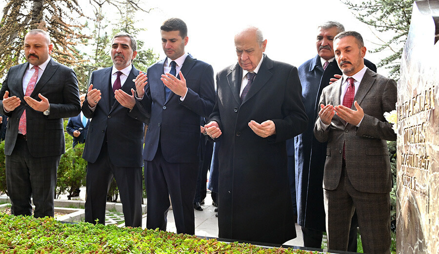 MHP lideri Bahçeli'den Alparslan Türkeş'in kabrine ziyaret