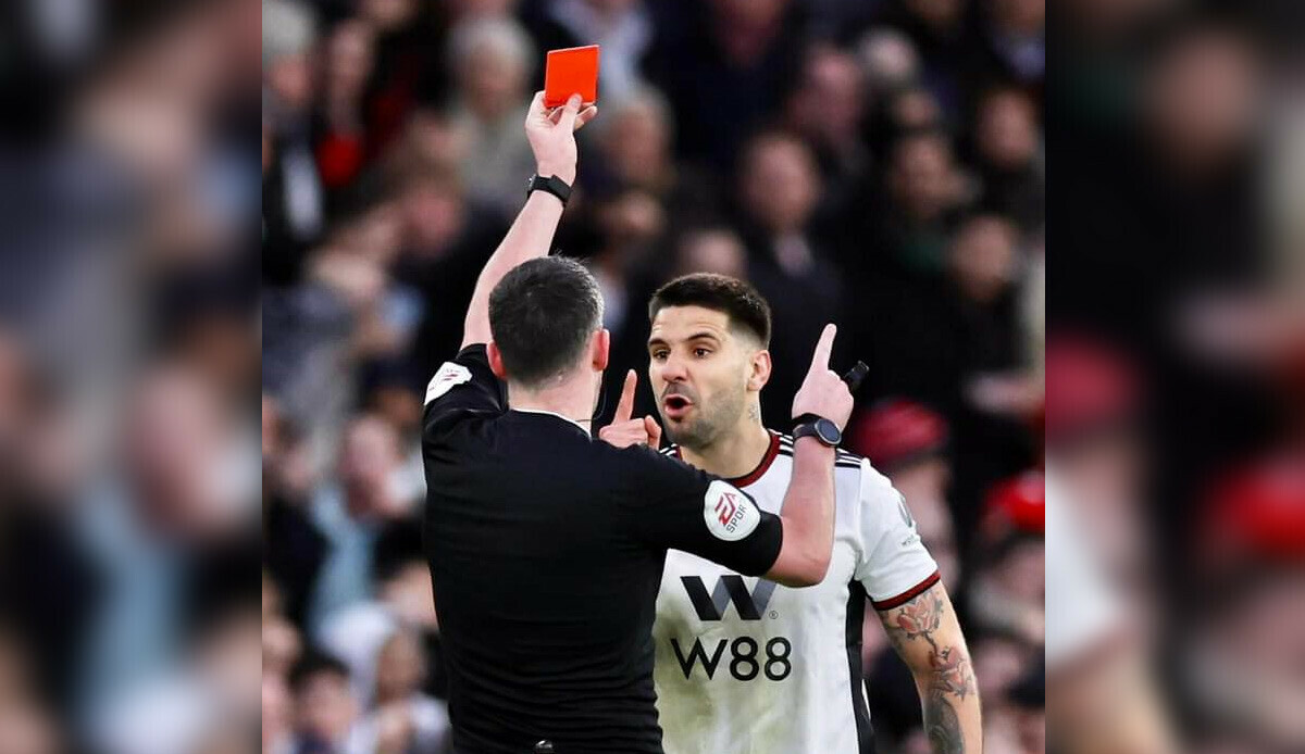 Fulham'ın gol makinesi Mitrovic'e hakemi ittiği için 8 maç men cezası verildi! Fulham'ın gol makinesi Mitrovic'e hakemi ittiği için 8 maç men cezası verildi!