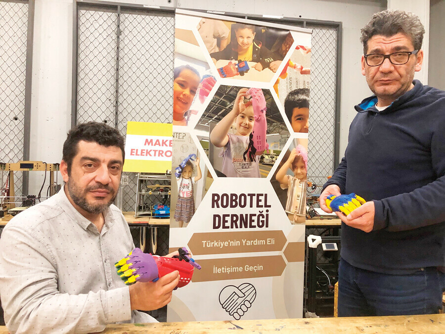 Robot eller çocukları hayata bağlıyor: Umuda ‘el veriyorlar’ Robot eller çocukları hayata bağlıyor: Umuda ‘el veriyorlar’