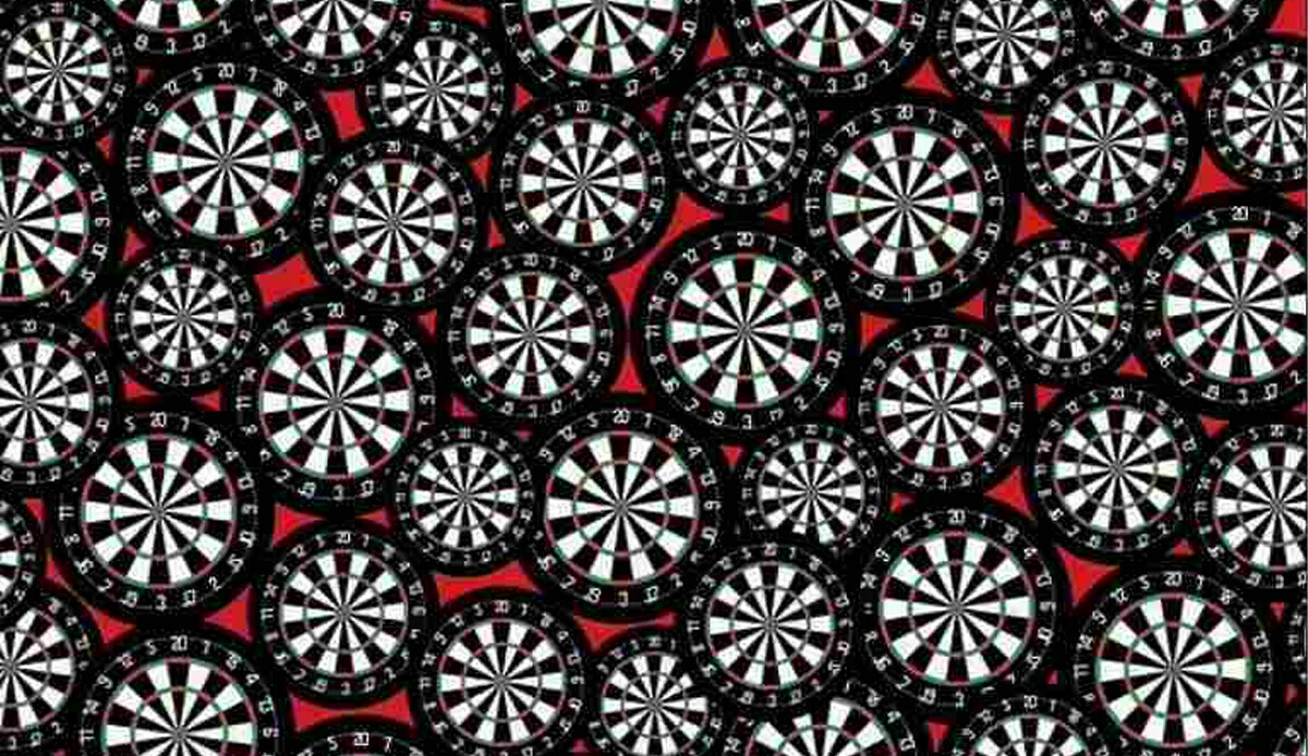 Süre: 15 saniye! Dart oklarının bulunduğu tahtayı gören ‘şahin gözlü’ sayılıyor Süre: 15 saniye! Dart oklarının bulunduğu tahtayı gören ‘şahin gözlü’ sayılıyor