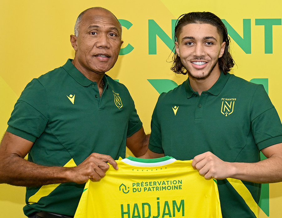 Oruç tutan futbolcusunu kadro dışı bıraktı! Beşiktaşlı efsane yıldız Fransız hocaya tepki gösterdi Oruç tutan futbolcusunu kadro dışı bıraktı! Beşiktaşlı efsane yıldız Fransız hocaya tepki gösterdi