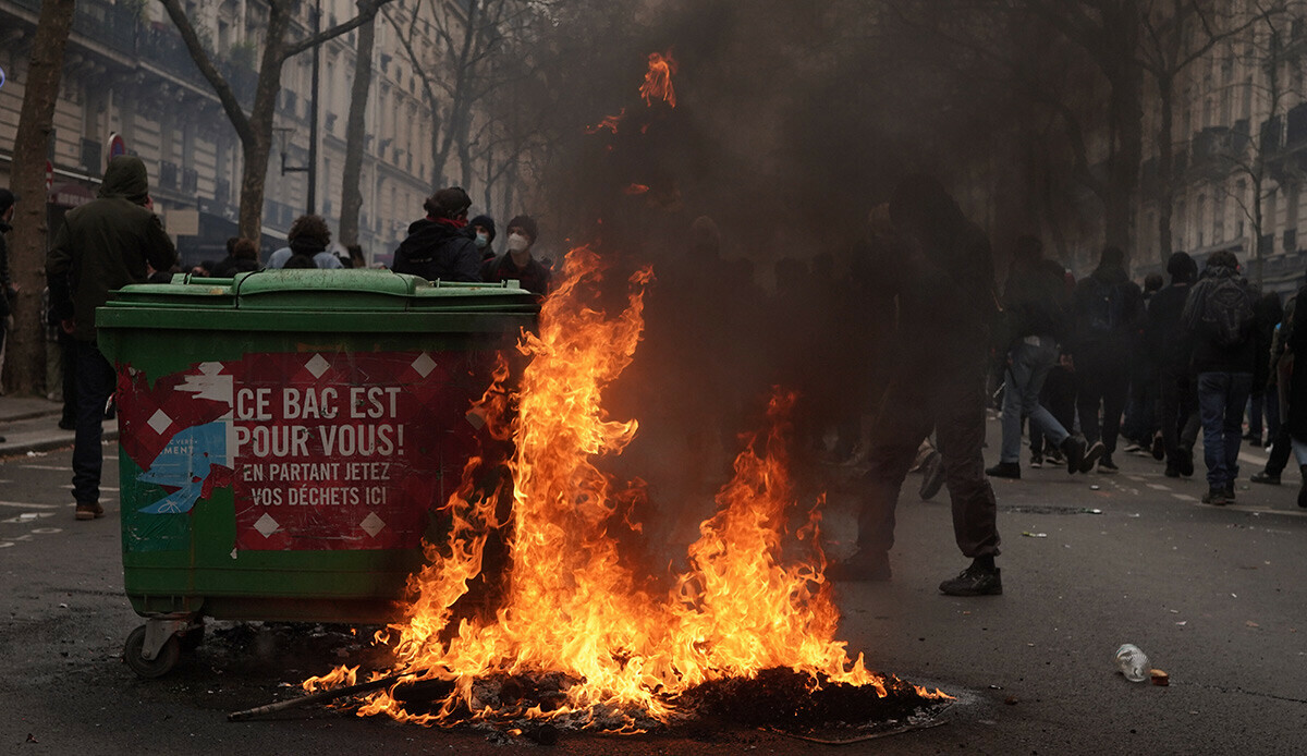 Fransa sokakları alev alev! Emeklilik reformu halkı isyan ettirdi