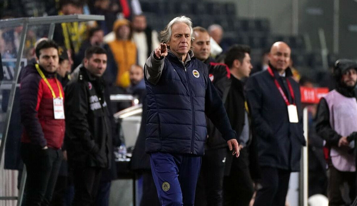 Jorge Jesus Kadıköy&#039;de bir kez daha tribünlerle karşı karşıya geldi