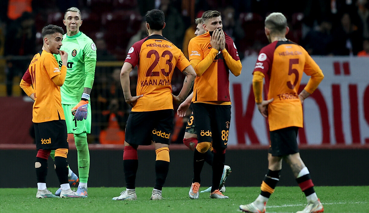 Baykuş Aslan'ı kupada yedi! Galatasaray Başakşehir'e 3-2 mağlup oldu Baykuş Aslan'ı kupada yedi! Galatasaray Başakşehir'e 3-2 mağlup oldu