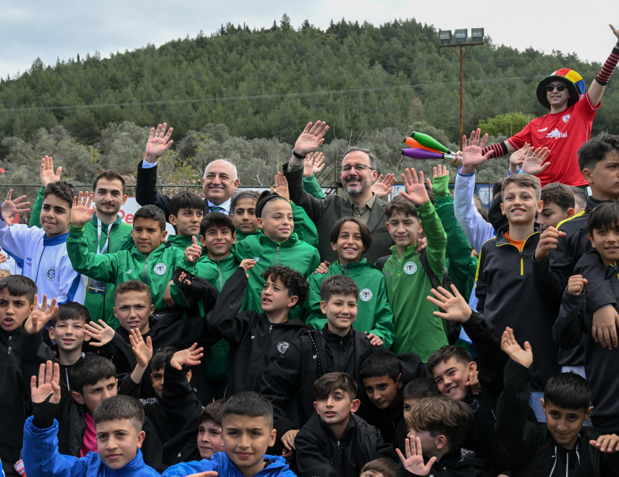 İzmir Cup başladı! 22 ülkeden 72 futbol takımı turnuvada boy gösterecek İzmir Cup başladı! 22 ülkeden 72 futbol takımı turnuvada boy gösterecek