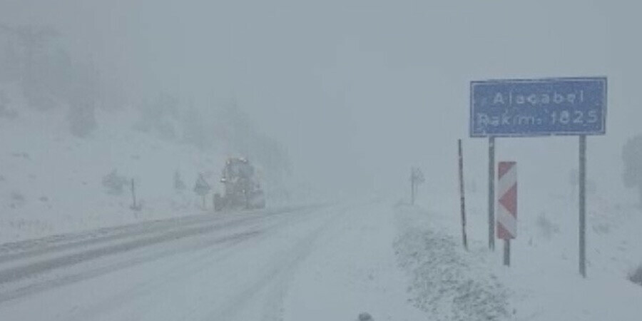 Antalya-Konya karayolunda 20 santimetreye kadar ulaştı