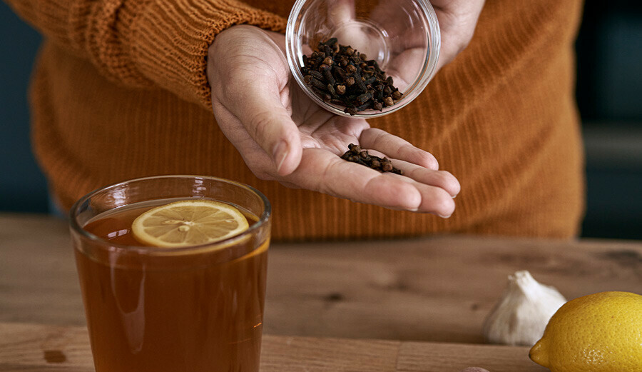 Suya 10 tane atıp demleyin… Vücuttaki iltihabı söküp atıyor