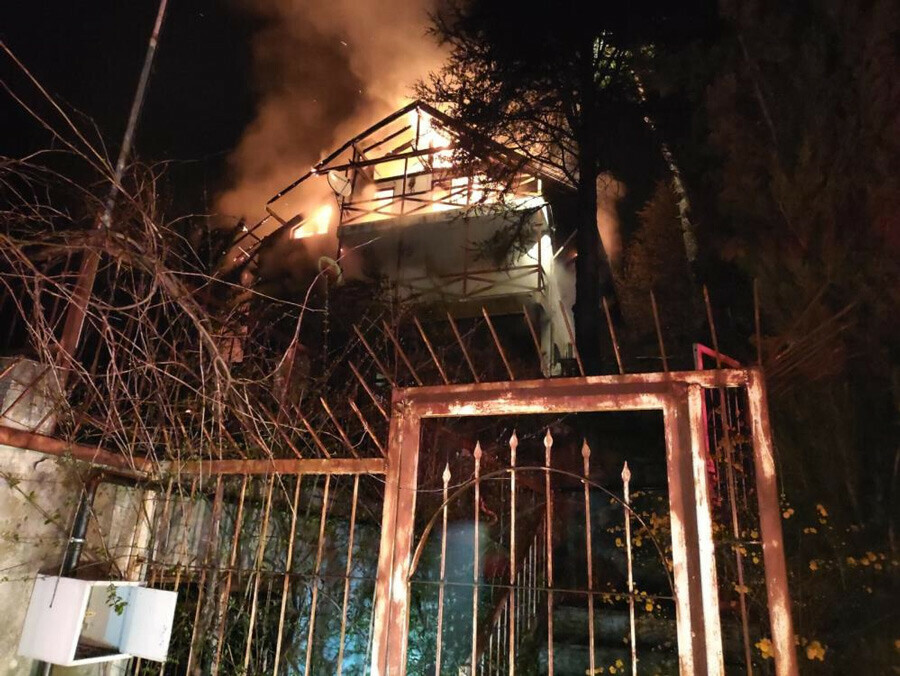 Kahreden ölüm: Oyuncu Şehsuvar Aktaş'ın babası ve üvey annesi yangında hayatını kaybetti