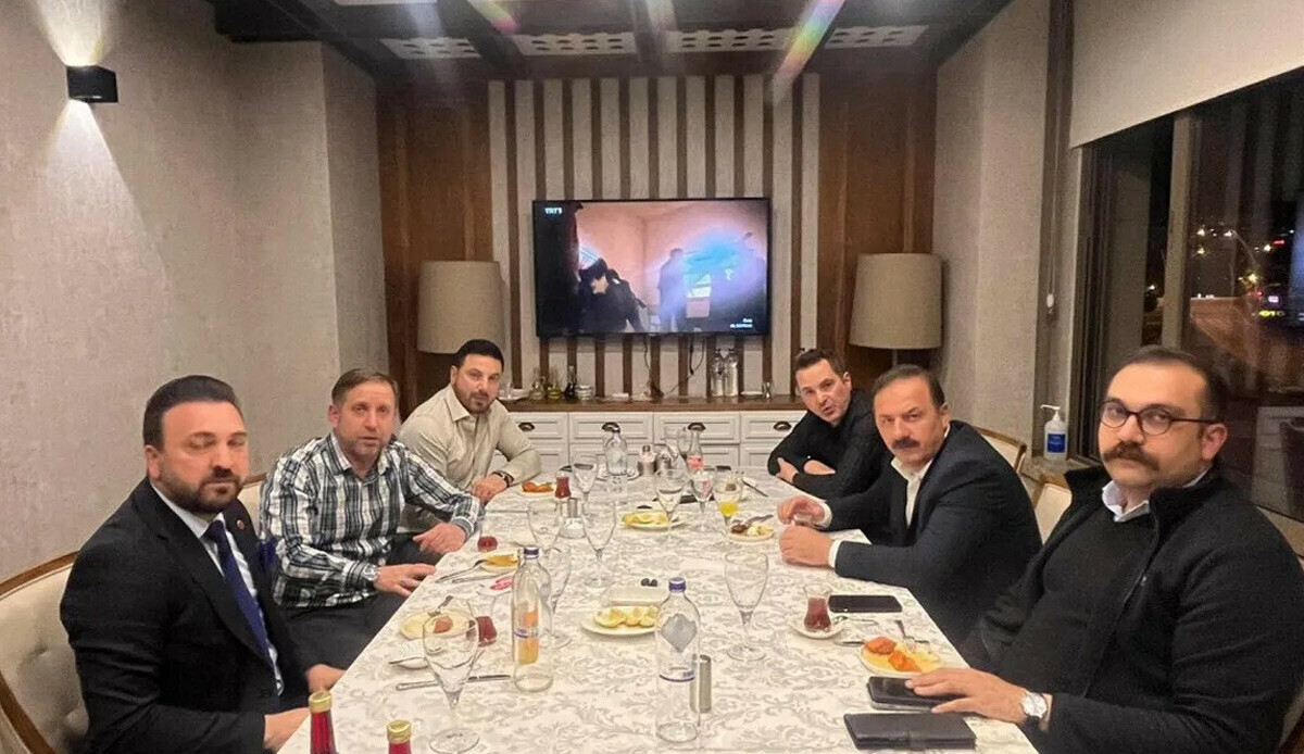 İYİ Parti’den istifa eden Ağıralioğlu ile Yeniden Refahlı Davut Güloğlu iftarda bir araya geldi İYİ Parti’den istifa eden Ağıralioğlu ile Yeniden Refahlı Davut Güloğlu iftarda bir araya geldi