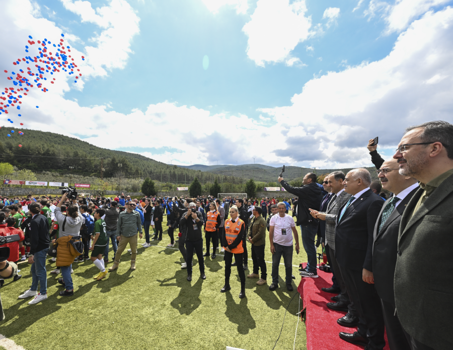 İzmir Cup başladı! 22 ülkeden 72 futbol takımı turnuvada boy gösterecek İzmir Cup başladı! 22 ülkeden 72 futbol takımı turnuvada boy gösterecek