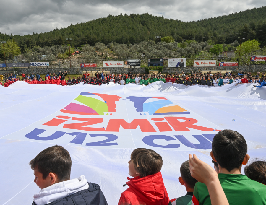 İzmir Cup başladı! 22 ülkeden 72 futbol takımı turnuvada boy gösterecek İzmir Cup başladı! 22 ülkeden 72 futbol takımı turnuvada boy gösterecek