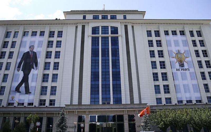 <p>Yalçın, yoğun bir taleple karşılaştıklarını, parti içinde kurulan 4 kişilik komisyon tarafından 600 kişilik aday listesinin ortaya çıkarıldığına özellikle değindi. Yakın zamanda adaylarla halkın karşısına çıkacaklarını belirten Yalçın, <em><strong>