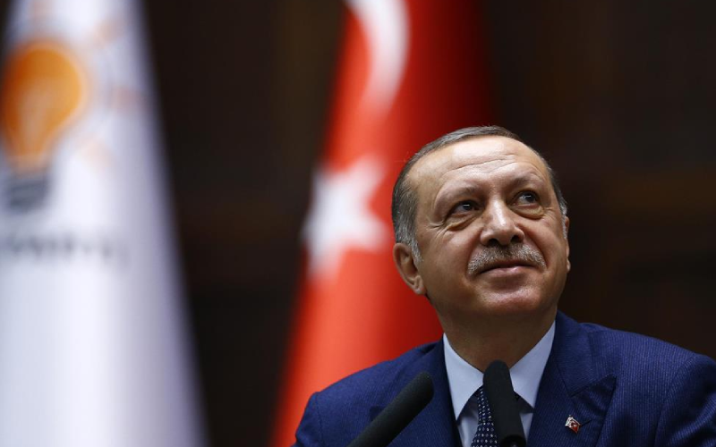 <h3>HANGİ OYLAR GEÇERSİZ SAYILIR?</h3><ul><li>Zarfların açılması veya oyların okunması sırasında oy pusulasının yırtılması, bütünlüğü bozulmaksızın bir kısmının kazayla yırtılması.</li><li>Herhangi bir şekilde pusulanın lekelenmiş olup da bunun özel olarak işaret koymak amacıyla yapıldığının anlaşılamaması.</li><li>Pusulanın katlanarak zarfa konulması sebebiyle