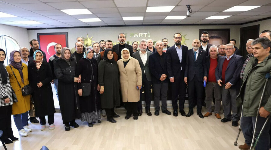 İstifa haberlerinin ardı arkası kesilmiyor: İYİ Parti'den ayrılıp AK Parti'ye geçtiler İstifa haberlerinin ardı arkası kesilmiyor: İYİ Parti'den ayrılıp AK Parti'ye geçtiler