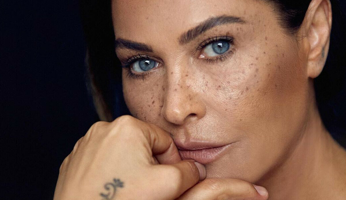 Yıldız De Bana’nın jürisi Hülya Avşar yeni imajıyla gençlere taş çıkarttı