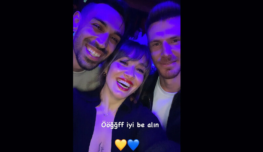 Oyuncu Özgün Bayraktar’ın Serdar Aziz ve İrfan Can Kahveci paylaşımı gündem oldu, taraftardan tepki yağıyor Oyuncu Özgün Bayraktar’ın Serdar Aziz ve İrfan Can Kahveci paylaşımı gündem oldu, taraftardan tepki yağıyor