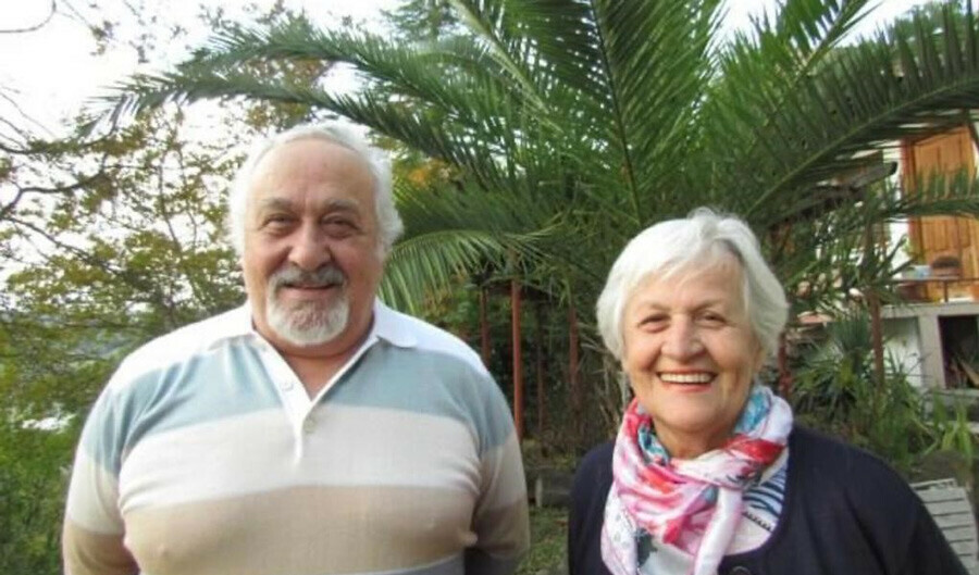 Yangında hayatını kaybeden oyuncu Şehsuvar Aktaş’ın anne babası son yolculuğuna uğurlandı