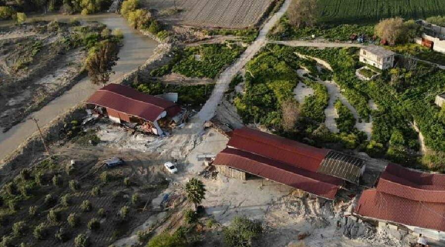 Depremin şiddeti drone ile görüntülendi: Evin içinden fay hattı geçti, toprak metrelerce kaydı Depremin şiddeti drone ile görüntülendi: Evin içinden fay hattı geçti, toprak metrelerce kaydı