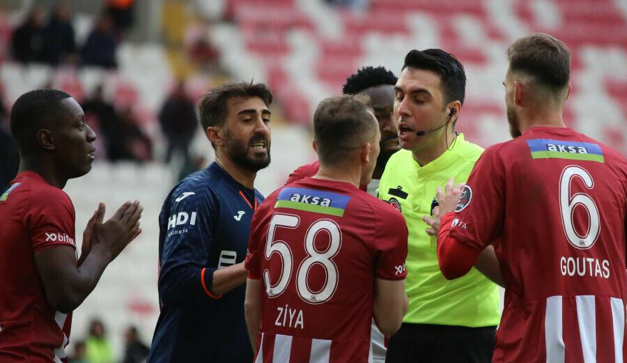 Sivasspor - Başakşehir (1-1 ÖZET) Rıza Çalımbay: Hakemler bize pek saygılı davranmıyor