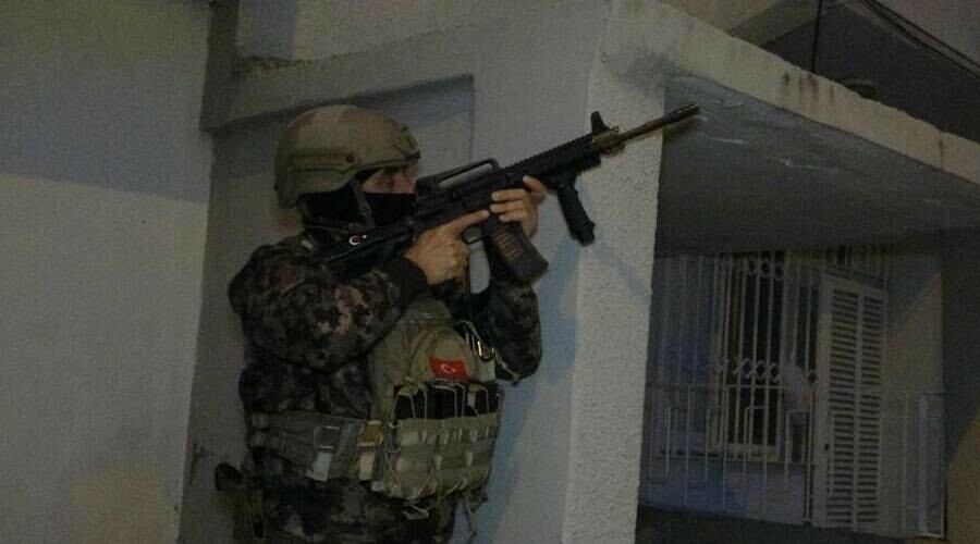 Zehir tacirlerine kökünü kurutma operasyonu: Şafak vakti 77 adrese baskın düzenlendi