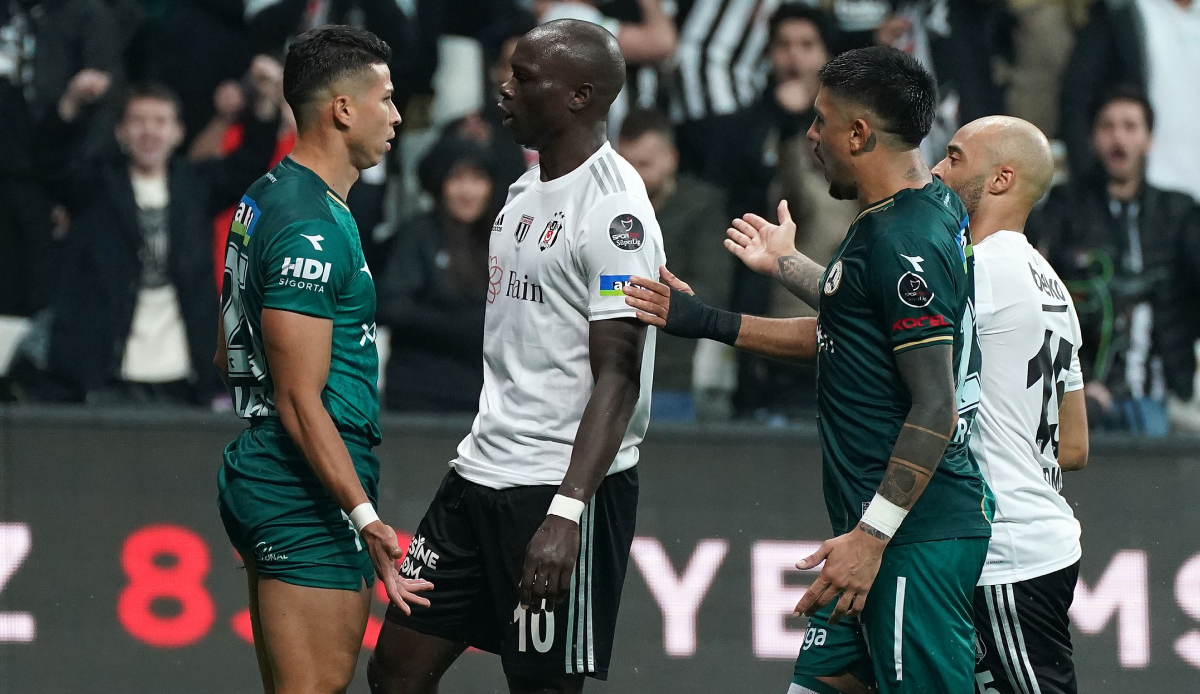Beşiktaş - Giresunspor maçı sonrası Aboubakar tepkisi: Lale Orta acil istifa Beşiktaş - Giresunspor maçı sonrası Aboubakar tepkisi: Lale Orta acil istifa