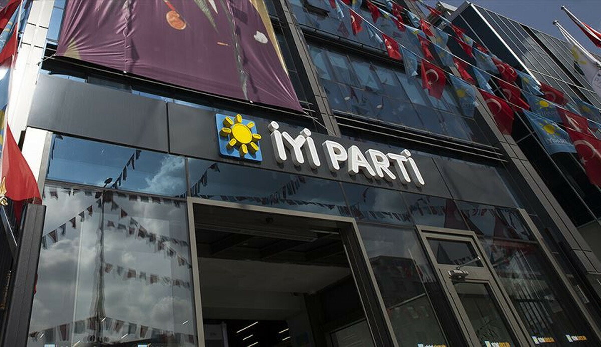 İYİ Parti'de şoke eden istifa: 'Emeği hiçe sayanlarla aynı yolda yürümem' dedi bıraktı İYİ Parti'de şoke eden istifa: 'Emeği hiçe sayanlarla aynı yolda yürümem' dedi bıraktı