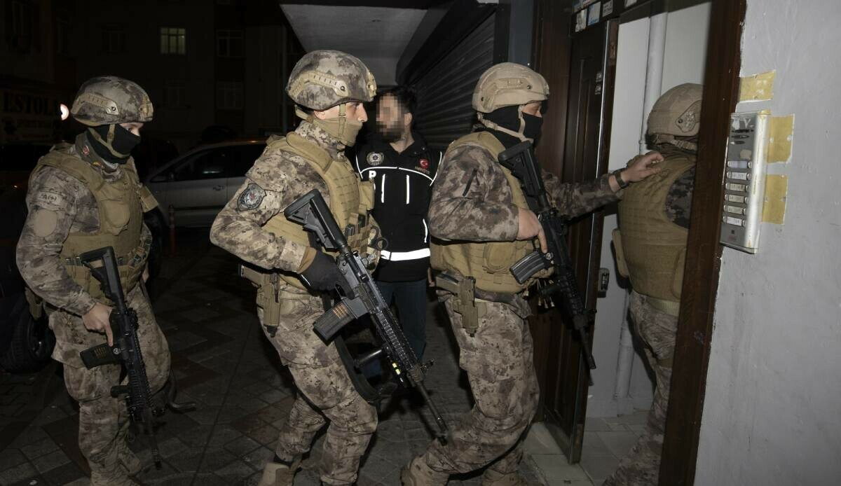 İstanbul’da zehir tacirlerine şafak operasyonu İstanbul’da zehir tacirlerine şafak operasyonu