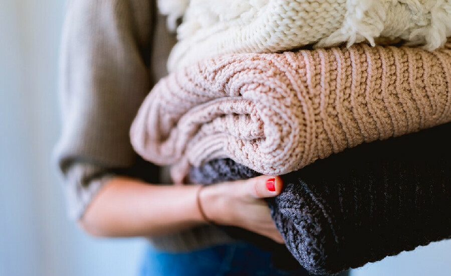 Doğru teknikle dolabınıza yer açın! Kışlık kıyafetleri saklamanın püf noktası