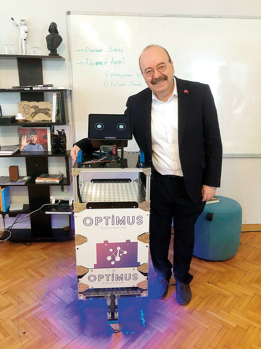 Kanser doktorundan Türkiye’nin ilk sağlık robotu Optimus Kanser doktorundan Türkiye’nin ilk sağlık robotu Optimus