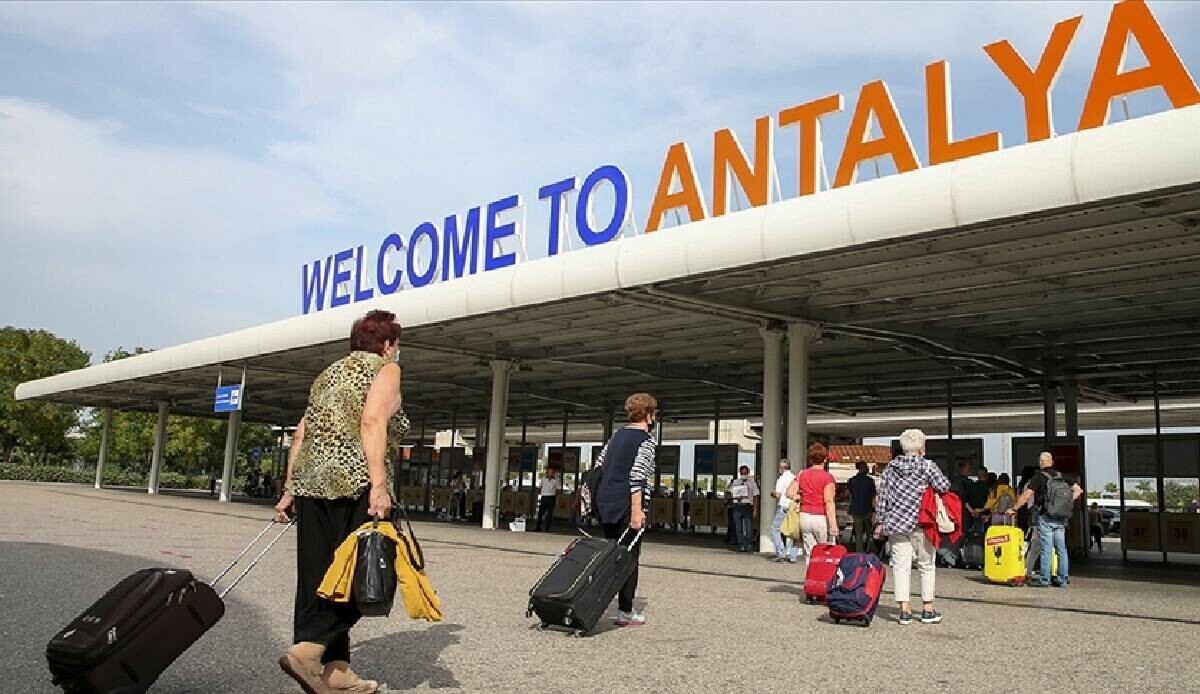 Turistler Antalya’ya akın etti: Yabancı turist sayısı 1 milyonu aştı