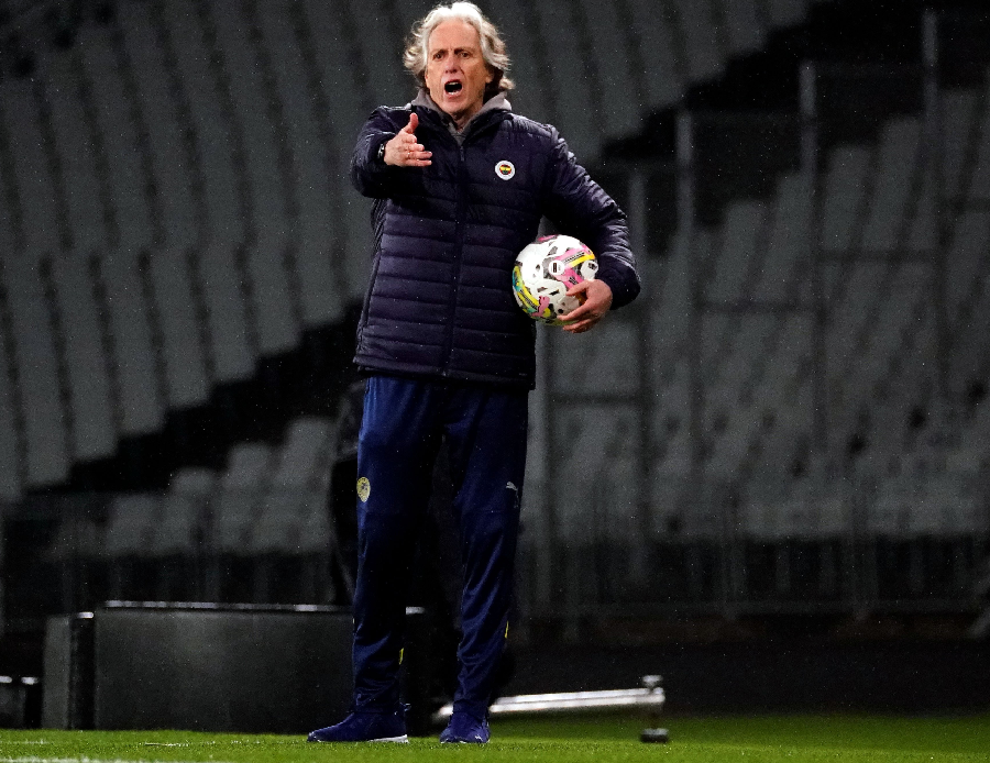 Rıdvan Dilmen canlı yayında Jorge Jesus'a seslendi: Artık oynatma!