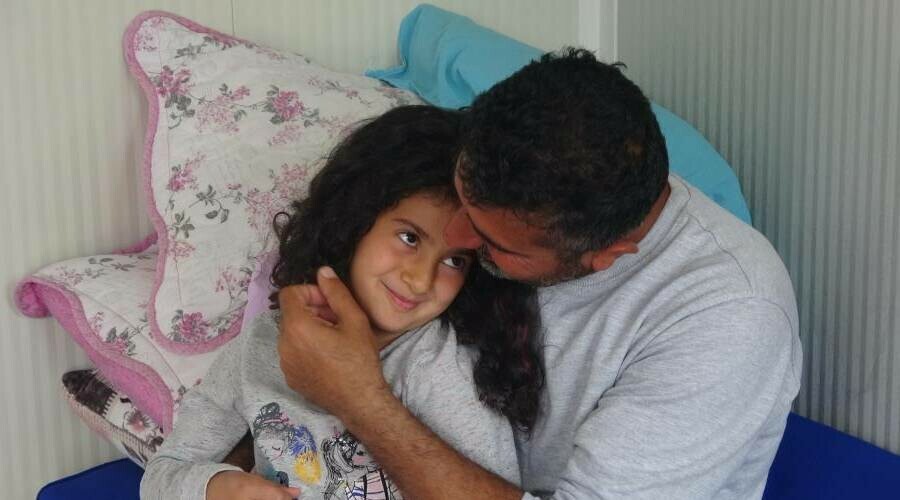 Depremden geriye acı dolu hikayeler kaldı! 15 kilometre boyunca koştu… Annesini enkazda, babasını hastanede kaybetti Depremden geriye acı dolu hikayeler kaldı! 15 kilometre boyunca koştu… Annesini enkazda, babasını hastanede kaybetti