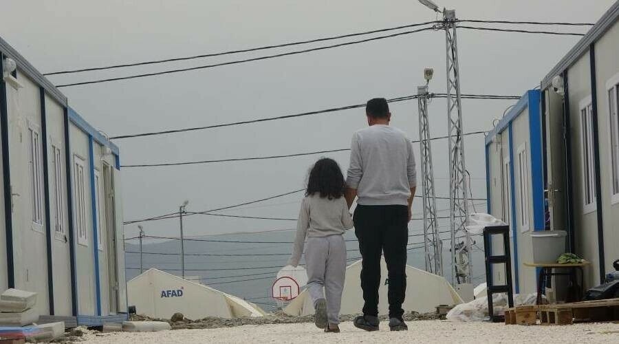 Depremden geriye acı dolu hikayeler kaldı! 15 kilometre boyunca koştu… Annesini enkazda, babasını hastanede kaybetti Depremden geriye acı dolu hikayeler kaldı! 15 kilometre boyunca koştu… Annesini enkazda, babasını hastanede kaybetti