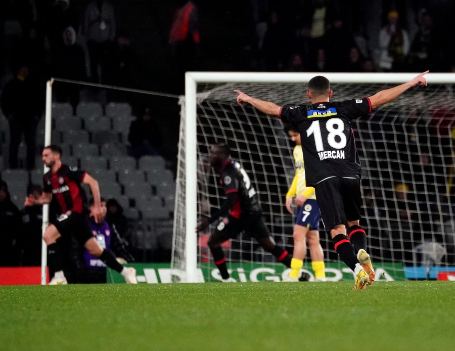 Süper Lig'de kural hatası yapıldı! Fatih Karagümrük - Fenerbahçe maçı tekrar mı edilecek?