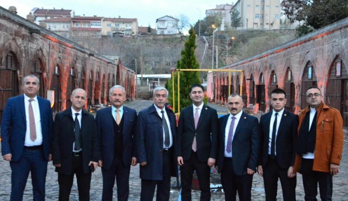 MHP Genel Başkan Yardımcısı Özdemir’den seçime CHP listesinden giren partilere eleştiri MHP Genel Başkan Yardımcısı Özdemir’den seçime CHP listesinden giren partilere eleştiri