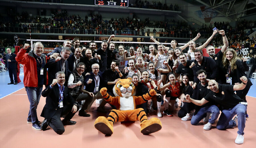Son Dakika! Eczacıbaşı Dynavit CEV Şampiyonlar Ligi'nde finale yükseldi Son Dakika! Eczacıbaşı Dynavit CEV Şampiyonlar Ligi'nde finale yükseldi