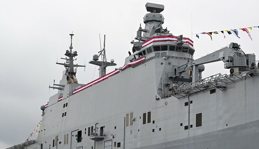 İngiliz medyasından TCG Anadolu'ya  övgü! “Türkiye dünyada bir ilki gerçekleştirmiş olacak” İngiliz medyasından TCG Anadolu'ya  övgü! “Türkiye dünyada bir ilki gerçekleştirmiş olacak”