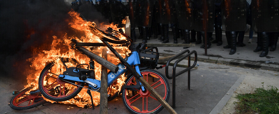 Fransa'da göstericiler emeklilik reformuna karşı yeniden sokaklarda