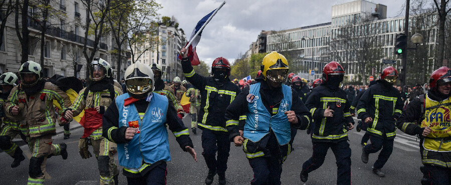 Fransa'da göstericiler emeklilik reformuna karşı yeniden sokaklarda
