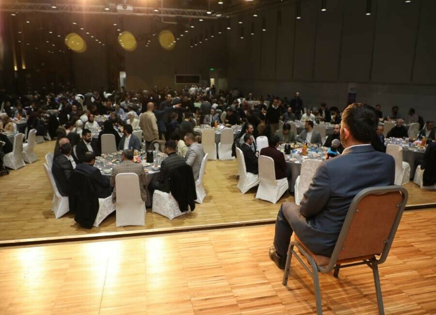 Gazeteciler iftarda depremzedeleri unutmadı Gazeteciler iftarda depremzedeleri unutmadı