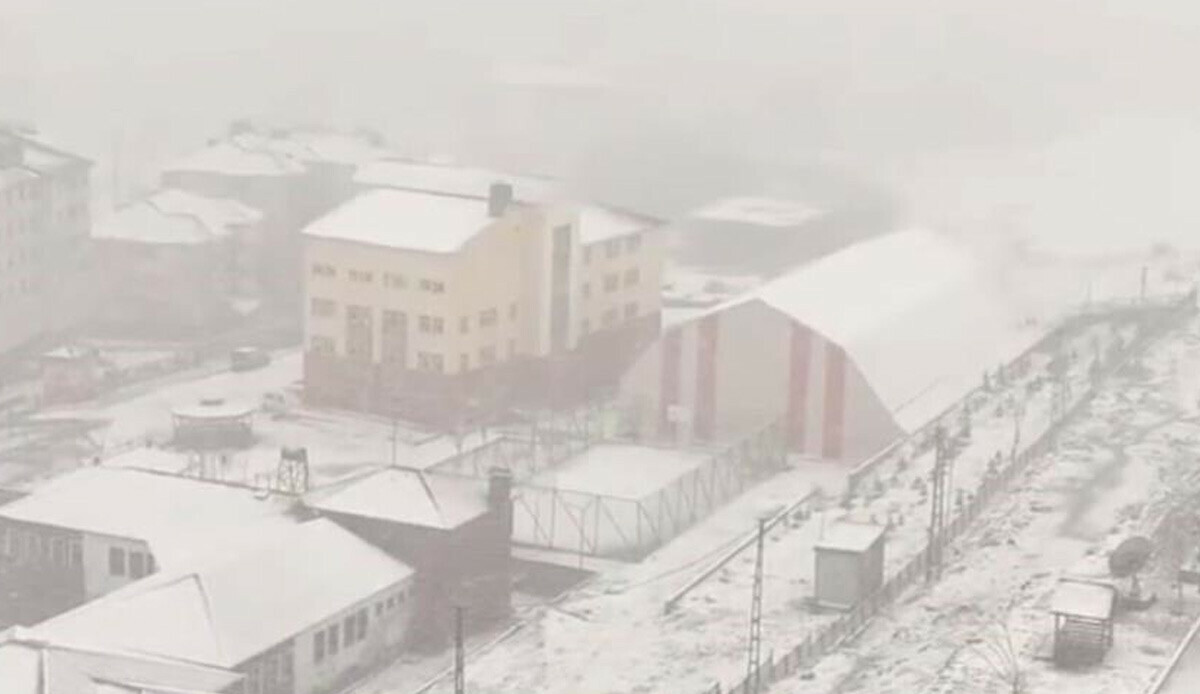 Kar, soğuk ve sağanak! Meteoroloji uyardı, Nisan ayında bir şehrimiz beyaza büründü: Ortaya şaşkına çeviren görüntüler çıktı