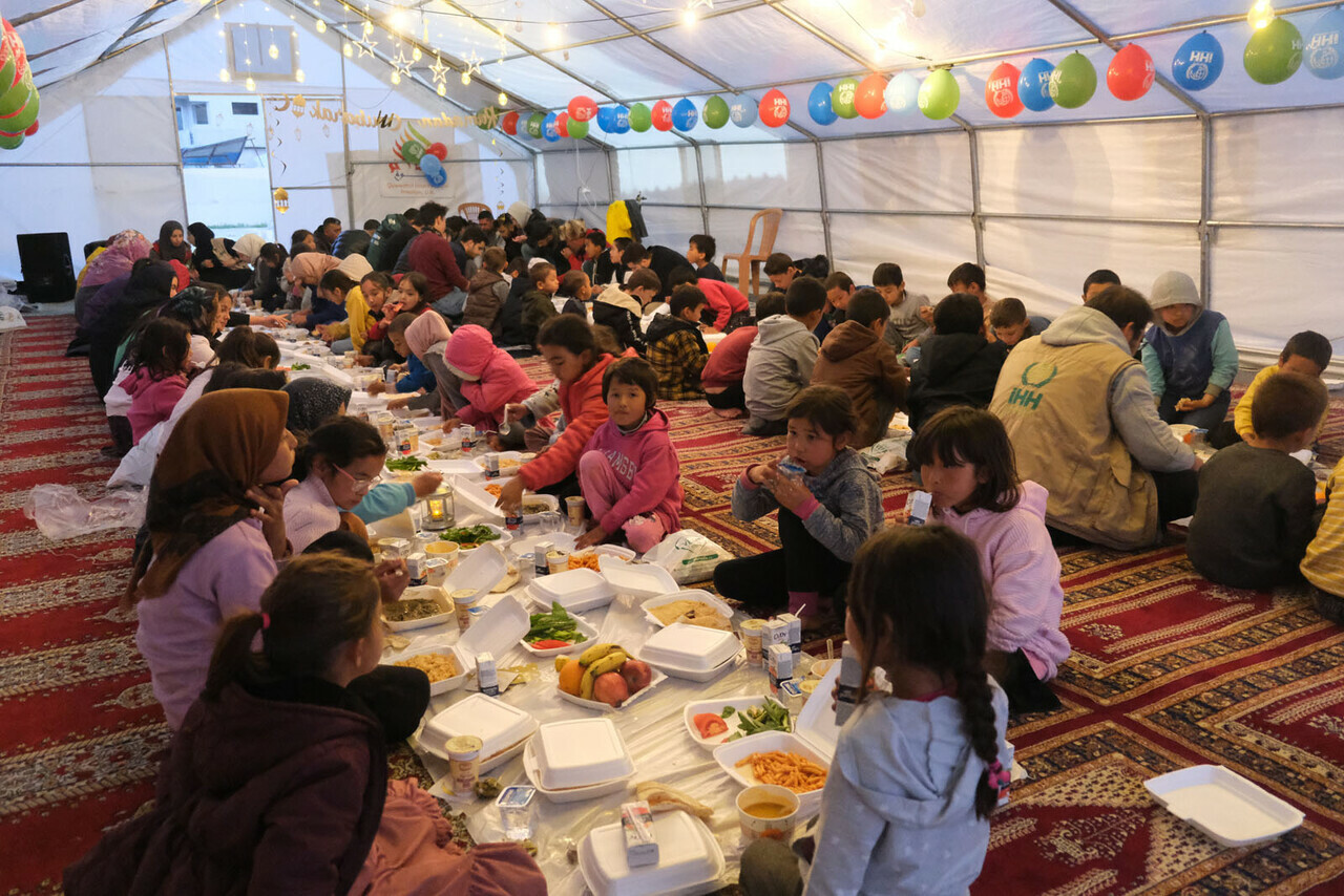Arife Çiçeği Projesi ile depremzede çocukların yüzleri gülüyor Arife Çiçeği Projesi ile depremzede çocukların yüzleri gülüyor