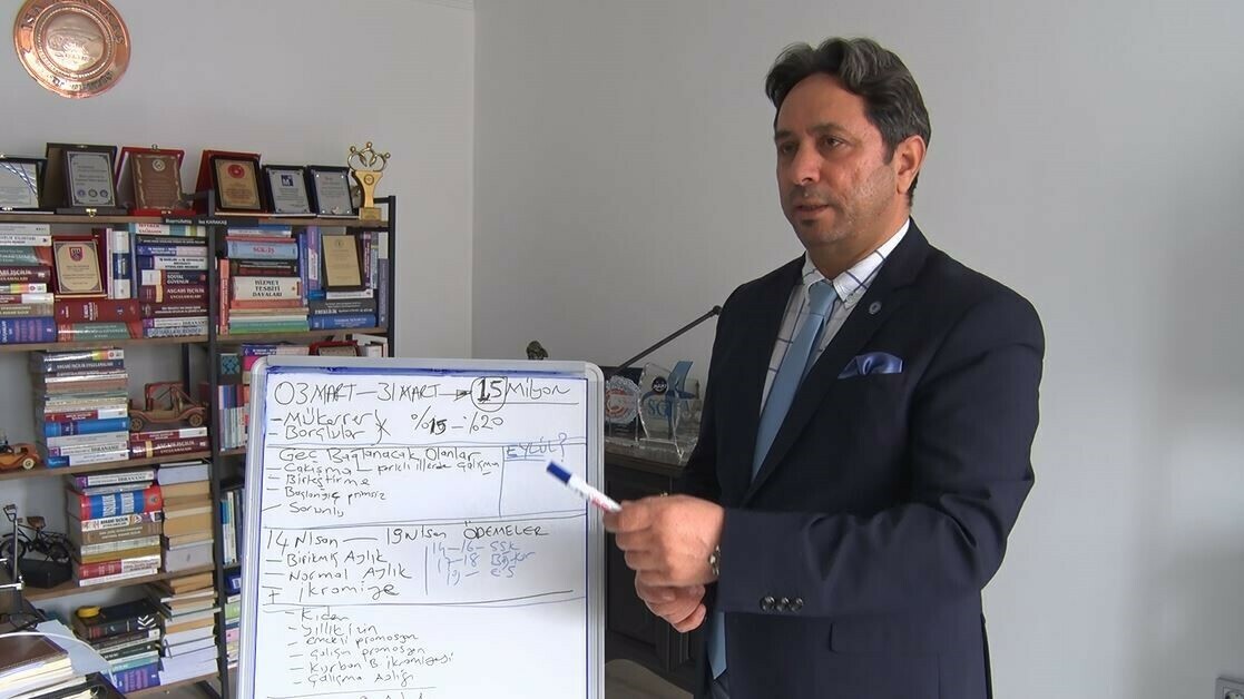 Bir EYT'li 9 yerden maaş alacak: SGK Uzmanı İsa Karakaş örneklerle açıkladı Bir EYT'li 9 yerden maaş alacak: SGK Uzmanı İsa Karakaş örneklerle açıkladı