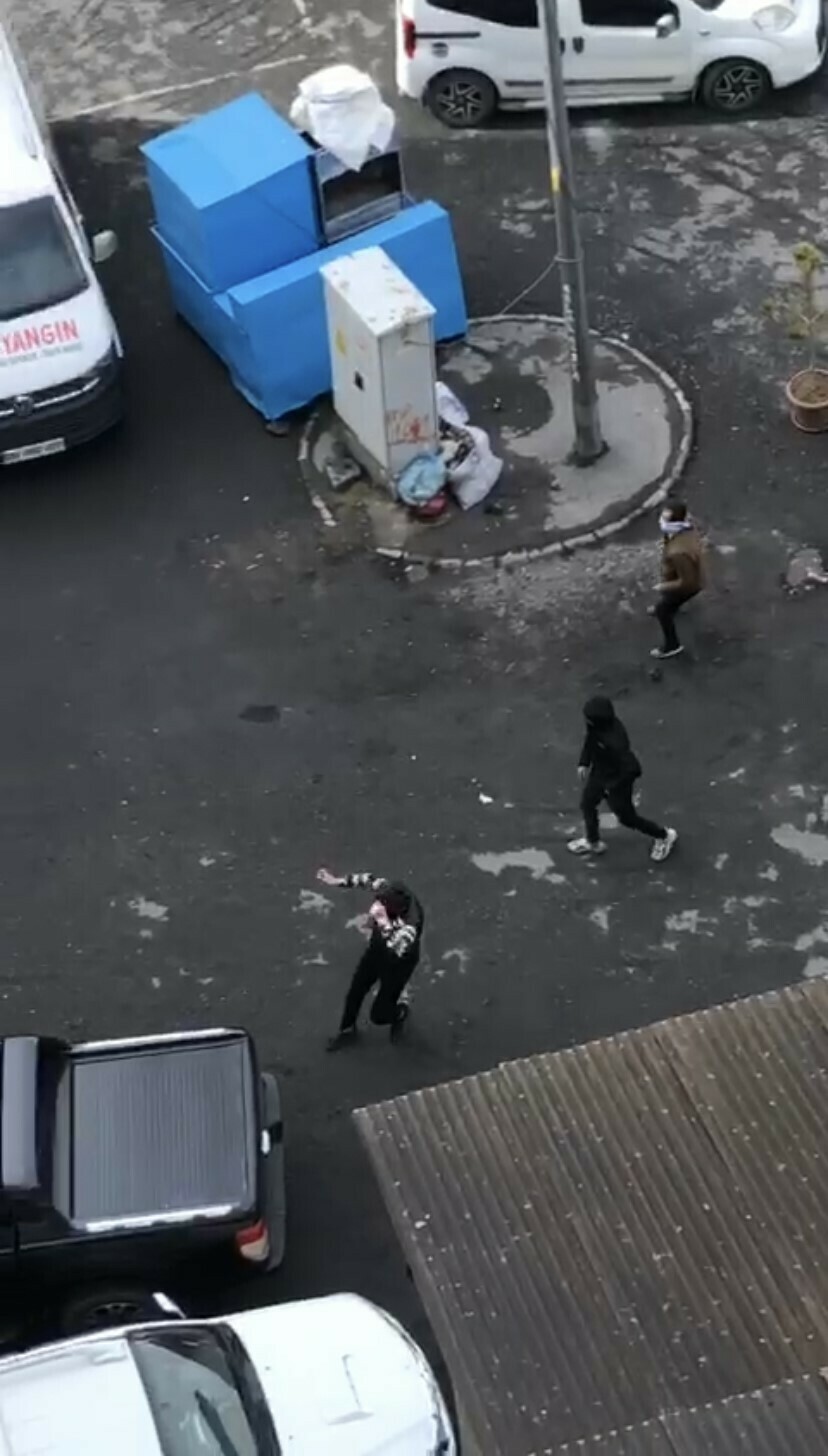 Hakkari’de Yeşil Sol Parti'nin açılışında polisle çatışan PKK yandaşlarına operasyon Hakkari’de Yeşil Sol Parti'nin açılışında polisle çatışan PKK yandaşlarına operasyon